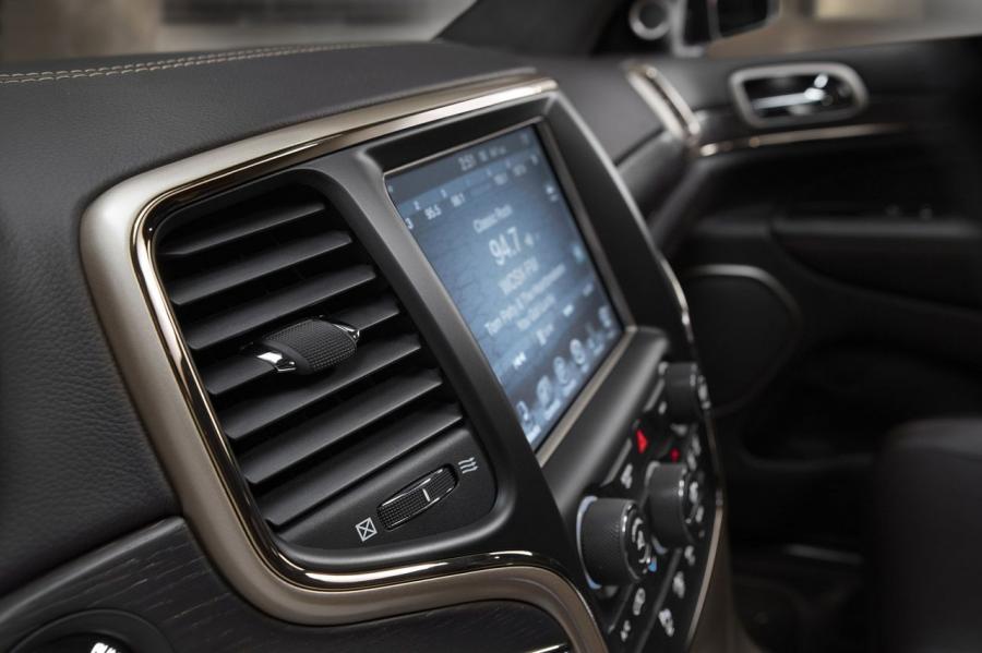  Jeep Grand Cherokee Limited 2014 года  (фото 18 из 44)